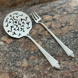 Tudor Plate Oneida Tomato Server & Cocktail Fork Set Silver Plate Duchess